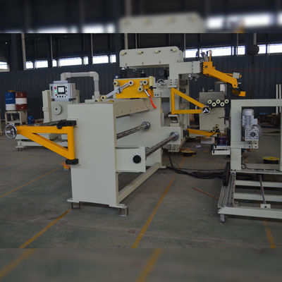 Chiều rộng ngang 1400mm Máy cuộn dây tự động Dây tròn