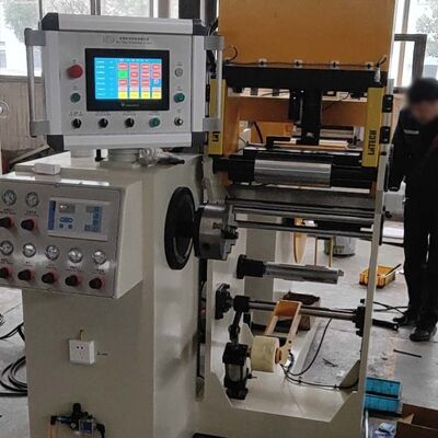 Máy quấn lá đồng biến áp điều khiển lực căng tự động có hàn nguội và kẹp mâm cặp 4 chấu